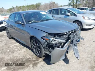 2020 Alfa Romeo Giulia z VIN ZARFAMAN2L7624764, wystawiony jako IAAI lot #41623824 z przebiegiem Nie podano mil oraz . Historia ofert i sprzedaży dostępna na DreamBid. Obrazek 6.