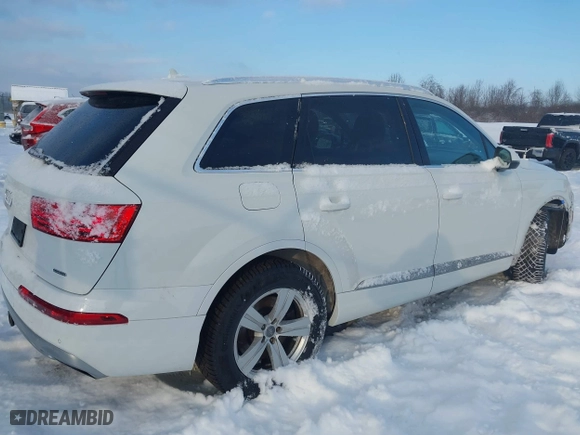 2018 Audi Q7 Premium Plus with VIN WA1LHAF77JD004096, listed as a IAAI auction lot 41376622 with 92,615 mi miles. Bid and sale history available at carsss.com. Image 4.