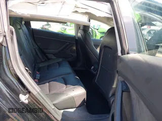 2023 Tesla Model 3 z VIN 5YJ3E1EA8PF403113, wystawiony jako IAAI lot #41967532 z przebiegiem 19 545 mil mil oraz . Historia ofert i sprzedaży dostępna na DreamBid. Obrazek 8.