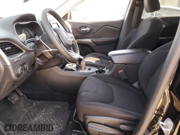 2019 Jeep Cherokee Latitude with VIN 1C4PJLCB2KD203283, listed as a Copart auction lot 52202135 with 140,809 mi miles and Salvage title. Bid and sale history available at DreamBid. Image 7.