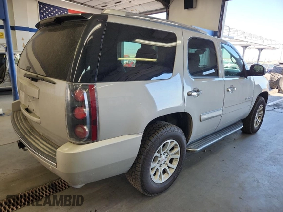 2007 GMC Yukon Denali z VIN 1GKFK63867J362741, wystawiony jako Copart lot #59442875 z przebiegiem 198 247 mil mil oraz Czysty tytuł • Clean title. Historia ofert i sprzedaży dostępna na DreamBid. Obrazek 3.