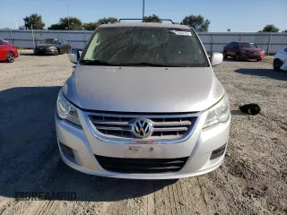 2011 Volkswagen Routan SE with VIN 2V4RW3DG3BR766608, listed as a Copart auction lot 67268015 with 144,329 mi miles and Clean title. Bid and sale history available at DreamBid. Image 5.