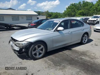 2015 BMW 3 Series 328i xDrive z VIN WBA3B5C53FP653530, wystawiony jako Copart lot #61859315 z przebiegiem 92 041 mil mil oraz Szkoda całkowita • Salvage title. Historia ofert i sprzedaży dostępna na DreamBid. Obrazek 1.