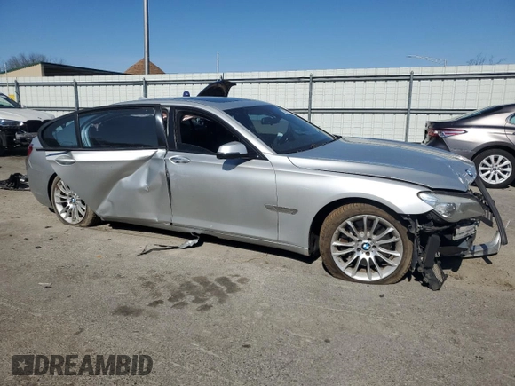 2013 BMW 7 Series 750Li xDrive с VIN WBAYF8C5XDD141001, выставлен на аукционе Copart как лот 48727635 с пробегом 131 462 миль миль и Списание • Salvage title. История ставок и продаж доступна на DreamBid. Изображение 4.