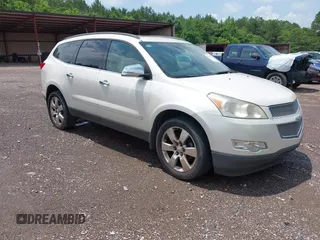2011 Chevrolet Traverse LTZ z VIN 1GNKRLED1BJ224832, wystawiony jako IAAI lot #42232479 z przebiegiem 245 930 mil mil oraz . Historia ofert i sprzedaży dostępna na DreamBid. Obrazek 1.