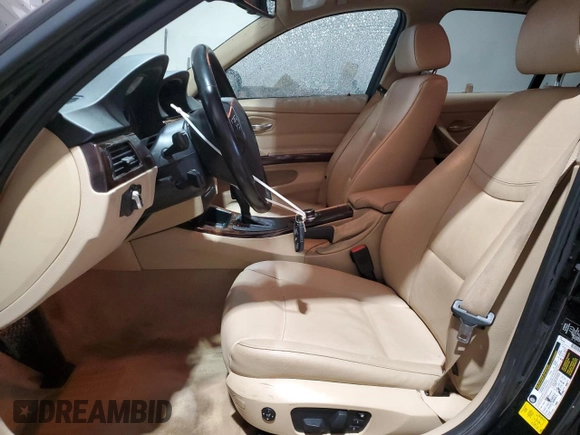 2011 BMW 3 Series 328i xDrive z VIN WBAPK5C57BF125958, wystawiony jako Copart lot #55773745 z przebiegiem 206 743 mil mil oraz Szkoda całkowita • Salvage title. Historia ofert i sprzedaży dostępna na DreamBid. Obrazek 7.