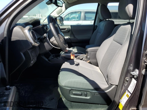 2021 Toyota Tacoma SR5 z VIN 3TMBZ5DN5MM029840, wystawiony jako Copart lot #56366645 z przebiegiem 21 873 mil mil oraz Szkoda całkowita • Salvage title. Historia ofert i sprzedaży dostępna na DreamBid. Obrazek 7.