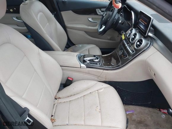 2015 Mercedes-Benz C-Class C 300 with VIN 55SWF4JB0FU080456, listed as a IAAI auction lot 41264441 with 139,584 mi miles. Bid and sale history available at carsss.com. Image 5.