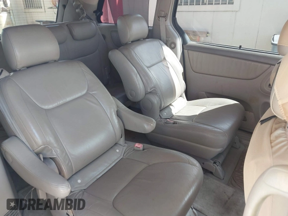 2006 Toyota Sienna XLE with VIN 5TDZA22C46S484087, listed as a IAAI auction lot 41658744 with 228,097 mi miles. Bid and sale history available at carsss.com. Image 8.