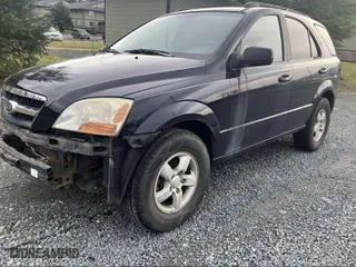 2009 Kia Sorento LX with VIN KNDJD735095890122, listed as a IAAI auction lot 41049479 with 153,333 mi miles. Bid and sale history available at carsss.com. Image 2.