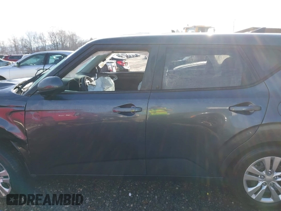 2020 Kia Soul LX with VIN KNDJ23AU2L7716198, listed as a IAAI auction lot 41667038 with 38,344 mi miles. Bid and sale history available at carsss.com. Image 14.