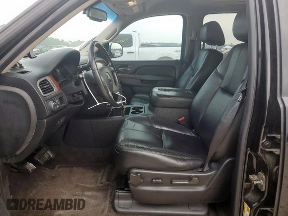 2012 Chevrolet Suburban LT with VIN 1GNSCJE01CR325049, listed as a Copart auction lot 56212525 with 264,000 mi miles and Clean title. Bid and sale history available at DreamBid. Image 7.