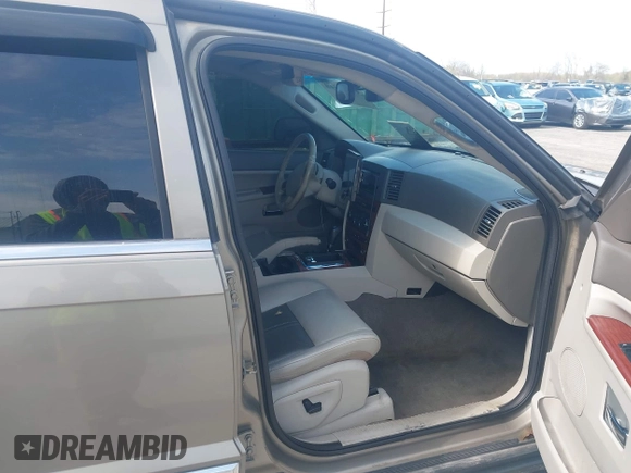 2005 Jeep Grand Cherokee Limited with VIN 1J4HR58N95C510465, listed as a IAAI auction lot 42027740 with 153,451 mi miles. Bid and sale history available at carsss.com. Image 5.