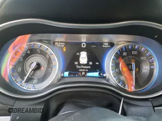 2015 Chrysler 300 Limited z VIN 2C3CCAAG7FH779797, wystawiony jako Copart lot #52281375 z przebiegiem 140 141 mil mil oraz Szkoda całkowita • Salvage title. Historia ofert i sprzedaży dostępna na DreamBid. Obrazek 9.