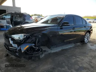 2018 BMW 3 Series 320i xDrive z VIN WBA8A3C51JA489672, wystawiony jako Copart lot #55775625 z przebiegiem 66 626 mil mil oraz Szkody całkowita. Historia ofert i sprzedaży dostępna na DreamBid. Obrazek 1.