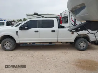 2019 Ford F-250 XL с VIN 1FT7W2B65KEE73554, выставлен на аукционе IAAI как лот 42523527 с пробегом 260 323 миль миль и . История ставок и продаж доступна на DreamBid. Изображение 13.