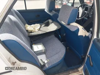 1982 Volkswagen Jetta z VIN WVWGA9161CW521961, wystawiony jako IAAI lot #42373314 z przebiegiem 52 051 mil mil oraz . Historia ofert i sprzedaży dostępna na DreamBid. Obrazek 8.