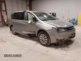 2019 Chrysler Pacifica Touring L с VIN 2C4RC1BG6KR560189, выставлен на аукционе IAAI как лот 42380803 с пробегом 160 961 миль миль и . История ставок и продаж доступна на DreamBid. Изображение 1.