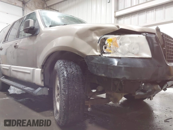 2003 Ford Expedition Special Service with VIN 1FMPU15L43LC37911, listed as a IAAI auction lot 41220050 with 221,976 mi miles. Bid and sale history available at carsss.com. Image 6.