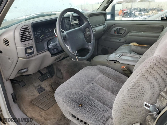 1997 GMC Suburban with VIN 3GKFK16RXVG501646, listed as a Copart auction lot 45849265 with 301,974 mi miles and Clean Title. Bid and sale history available at carsss.com. Image 7.