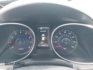 2014 Hyundai Santa Fe z VIN 5XYZUDLBXEG162476, wystawiony jako IAAI lot #41910671 z przebiegiem 146 607 mil mil oraz . Historia ofert i sprzedaży dostępna na DreamBid. Obrazek 7.