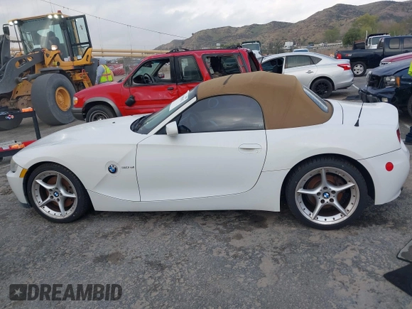2007 BMW Z4 3.0si with VIN 4USBU53597LX02452, listed as a IAAI auction lot 41788102 with 196,971 mi miles and . Bid and sale history available at DreamBid. Image 14.