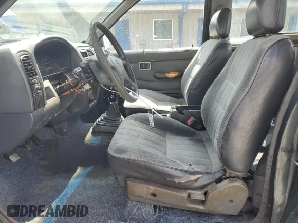 1994 Nissan Frontier XE z VIN 1N6SD16S1RC372743, wystawiony jako Copart lot #54486495 z przebiegiem 206 951 mil mil oraz Szkoda całkowita • Salvage title. Historia ofert i sprzedaży dostępna na DreamBid. Obrazek 7.