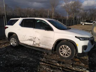 2023 Chevrolet Traverse LS with VIN 1GNEVFKW0PJ339381, listed as a Copart auction lot 84208874 with 20,920 mi miles and Salvage Title. Bid and sale history available at carsss.com. Image 4.