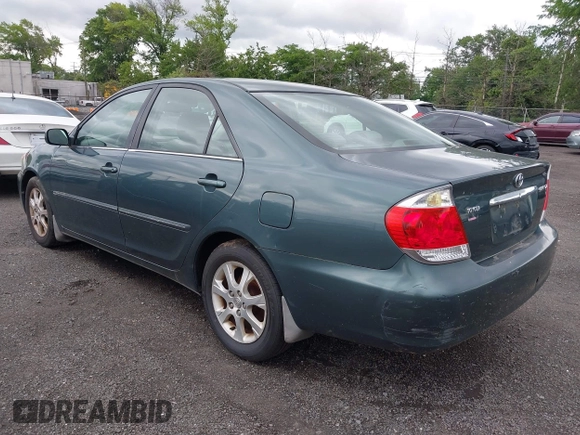 2006 Toyota Camry STD z VIN 4T1BE30K16U109299, wystawiony jako IAAI lot #42305401 z przebiegiem 300 503 mil mil oraz . Historia ofert i sprzedaży dostępna na DreamBid. Obrazek 6.