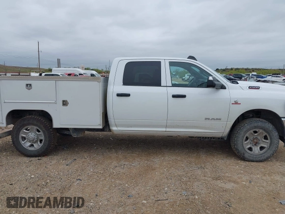 2022 Ram 2500 Tradesman z VIN 3C6UR5HL1NG213746, wystawiony jako IAAI lot #41917608 z przebiegiem 133 775 mil mil oraz . Historia ofert i sprzedaży dostępna na DreamBid. Obrazek 13.