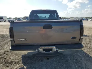 2004 Ford F-250 XL z VIN 1FTNF20L74EA08048, wystawiony jako Copart lot #49302705 z przebiegiem 232 336 mil mil oraz Szkoda całkowita • Salvage title. Historia ofert i sprzedaży dostępna na DreamBid. Obrazek 6.