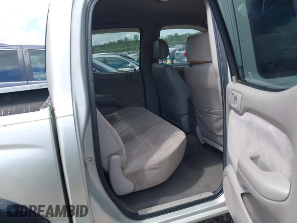 2003 Toyota Tacoma PreRunner z VIN 5TEGN92N23Z218412, wystawiony jako IAAI lot #41994813 z przebiegiem 334 799 mil mil oraz . Historia ofert i sprzedaży dostępna na DreamBid. Obrazek 8.