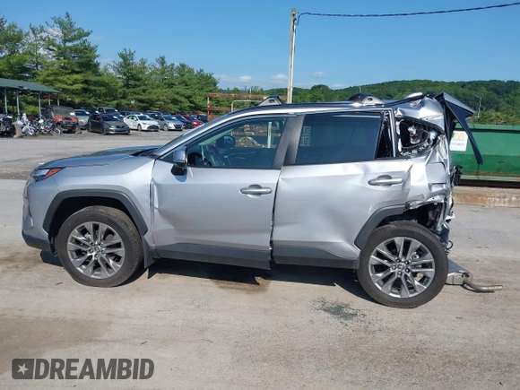 2024 Toyota RAV4 XLE Premium z VIN 2T3A1RFV2RC461798, wystawiony jako IAAI lot #42556671 z przebiegiem 14 319 mil mil oraz . Historia ofert i sprzedaży dostępna na DreamBid. Obrazek 15.