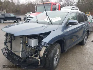 2019 Toyota Highlander SE with VIN 5TDJZRFH1KS959015, listed as a IAAI auction lot 41817317 with 98,365 mi miles. Bid and sale history available at carsss.com. Image 18.