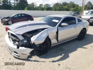 2014 Ford Mustang GT z VIN 1ZVBP8CF1E5218555, wystawiony jako Copart lot #55900045 z przebiegiem 96 238 mil mil oraz Szkoda całkowita • Salvage title. Historia ofert i sprzedaży dostępna na DreamBid. Obrazek 1.
