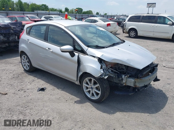 2019 Ford Fiesta SE z VIN 3FADP4EJ9KM107124, wystawiony jako IAAI lot #42067464 z przebiegiem 89 076 mil mil oraz . Historia ofert i sprzedaży dostępna na DreamBid. Obrazek 1.
