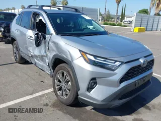 2024 Toyota RAV4 Hybrid XLE Premium z VIN 4T3B6RFV6RU173416, wystawiony jako IAAI lot #42222301 z przebiegiem 9 213 mil mil oraz . Historia ofert i sprzedaży dostępna na DreamBid. Obrazek 1.