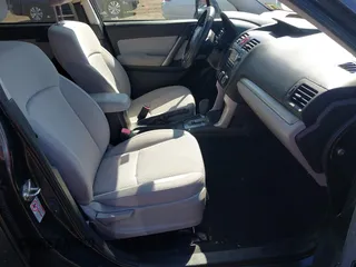 2014 Subaru Forester Premium z VIN JF2SJAECXEH524636, wystawiony jako IAAI lot #41720660 z przebiegiem 174 909 mil mil oraz . Historia ofert i sprzedaży dostępna na DreamBid. Obrazek 5.