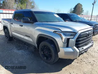 2022 Toyota Tundra 2WD SR5 with VIN 5TFLA5AB2NX012365, listed as a IAAI auction lot 41525349 with 1 mi miles. Bid and sale history available at carsss.com. Image 1.