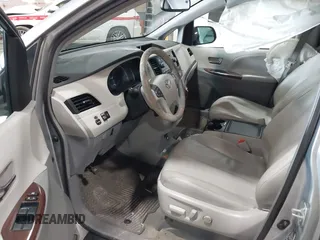 2013 Toyota Sienna XLE AAS with VIN 5TDYK3DC5DS363822, listed as a IAAI auction lot 42019598 with 74,508 mi miles. Bid and sale history available at carsss.com. Image 5.