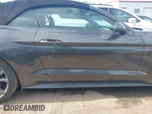 2019 Ford Mustang GT Premium z VIN 1FATP8FF2K5140520, wystawiony jako IAAI lot #41399442 z przebiegiem 101 737 mil mil oraz . Historia ofert i sprzedaży dostępna na DreamBid. Obrazek 13.