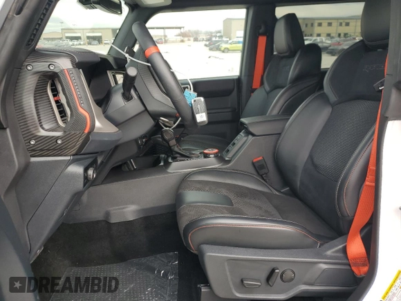 2024 Ford Bronco Raptor z VIN 1FMEE0RR0RLA38568, wystawiony jako Copart lot #41810505 z przebiegiem 168 mil mil oraz Szkoda całkowita • Salvage title. Historia ofert i sprzedaży dostępna na DreamBid. Obrazek 7.