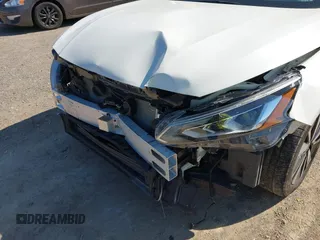 2019 Nissan Altima 2.5 SV with VIN 1N4BL4DV0KC116402, listed as a IAAI auction lot 41772384 with 80,240 mi miles. Bid and sale history available at carsss.com. Image 6.