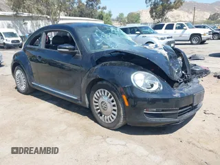 2013 Volkswagen Beetle 2.5L с VIN 3VWJP7AT2DM670635, выставлен на аукционе IAAI как лот 42141285 с пробегом 70 518 миль миль и . История ставок и продаж доступна на DreamBid. Изображение 1.