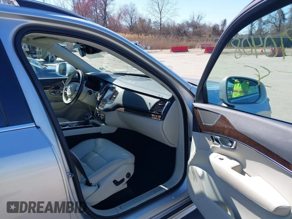 2016 Volvo XC90 T6 Momentum with VIN YV4A22PK7G1047805, listed as a IAAI auction lot 41810408 with 82,954 mi miles. Bid and sale history available at carsss.com. Image 5.