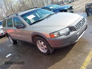 2004 Volvo V70 XC70 with VIN YV1SZ59H441165645, listed as a IAAI auction lot 41889089 with 262,914 mi miles. Bid and sale history available at carsss.com. Image 1.