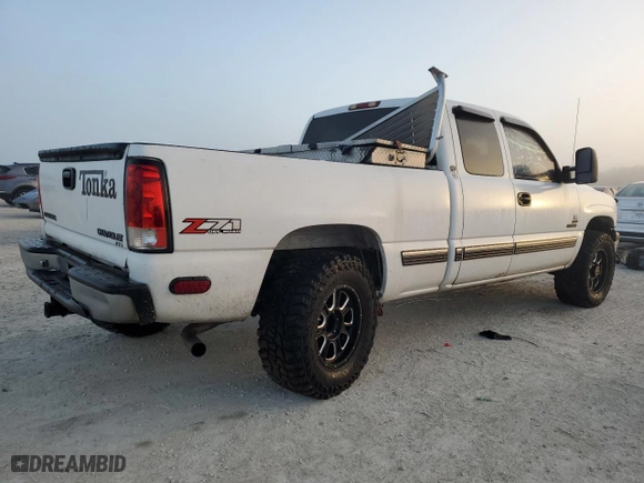2001 Chevrolet Silverado 1500 LT with VIN 1GCEK19T21E144172, listed as a Copart auction lot 85363674 with 268,895 mi miles and Salvage Title. Bid and sale history available at carsss.com. Image 3.