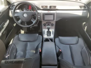 2008 Volkswagen Passat z VIN WVWXK73C88E235929, wystawiony jako Copart lot #53379365 z przebiegiem 133 978 mil mil oraz Szkoda całkowita • Salvage title. Historia ofert i sprzedaży dostępna na DreamBid. Obrazek 8.