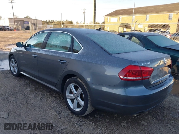 2013 Volkswagen Passat SE z VIN 1VWBP7A38DC123620, wystawiony jako IAAI lot #41275310 z przebiegiem 96 425 mil mil oraz . Historia ofert i sprzedaży dostępna na DreamBid. Obrazek 3.