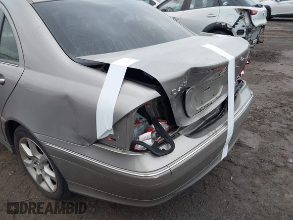 2007 Mercedes-Benz C 280 Luxury z VIN WDBRF92HX7F871684, wystawiony jako IAAI lot #41461023 z przebiegiem 176 038 mil mil oraz . Historia ofert i sprzedaży dostępna na DreamBid. Obrazek 12.